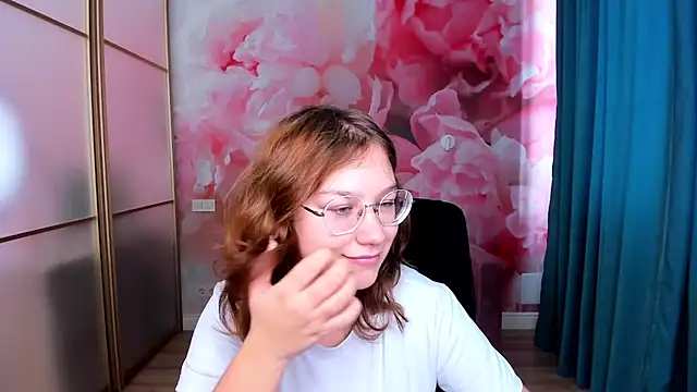 AngelinaLow online show from 11.14.25