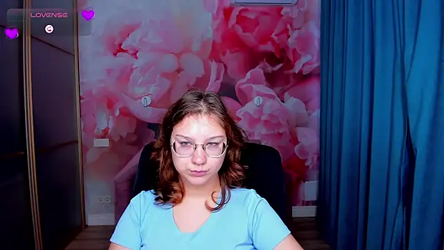 AngelinaLow online show from 11.25.25