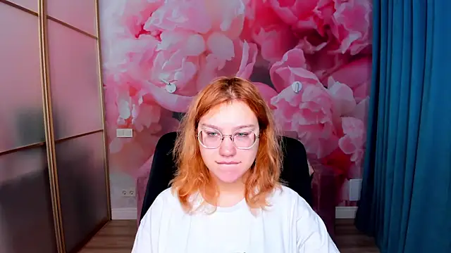 AngelinaLow online show from 12.21.25