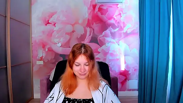 Snapshot of AngelinaLow chatting on 04.19.26 AngelinaLow online show from 04.19.26