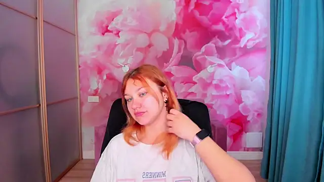 Snapshot of AngelinaLow chatting on 05.02.26 AngelinaLow online show from 05.02.26