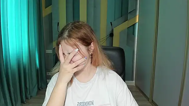 Snapshot of AngelinaLow chatting on 05.04.26 AngelinaLow online show from 05.04.26