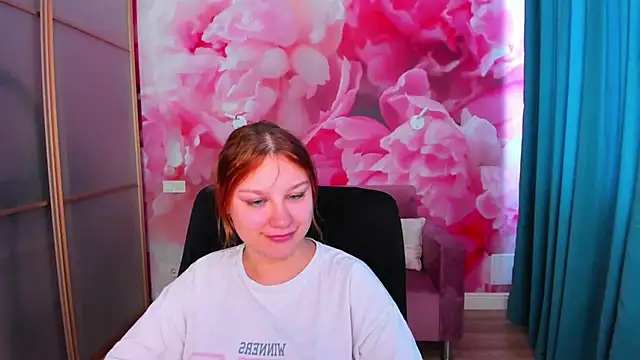 Snapshot of AngelinaLow chatting on 05.15.26 AngelinaLow online show from 05.15.26