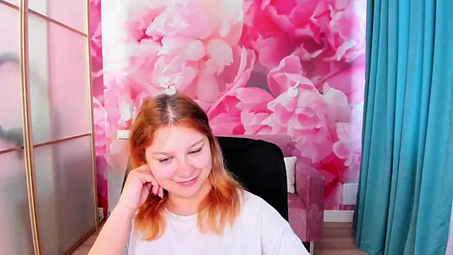 Snapshot of AngelinaLow chatting on 05.18.26 AngelinaLow online show from 05.18.26