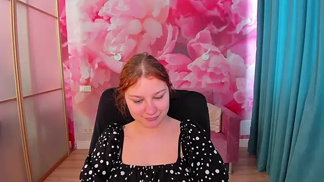 Snapshot of AngelinaLow chatting on 05.25.26 AngelinaLow online show from 05.25.26
