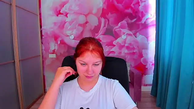 Snapshot of AngelinaLow chatting on 05.30.26 AngelinaLow online show from 05.30.26