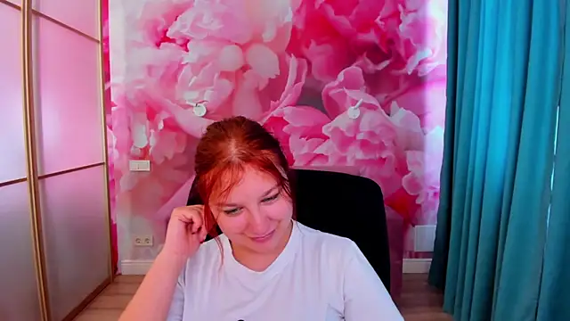 Snapshot of AngelinaLow chatting on 06.01.26 AngelinaLow online show from 06.01.26