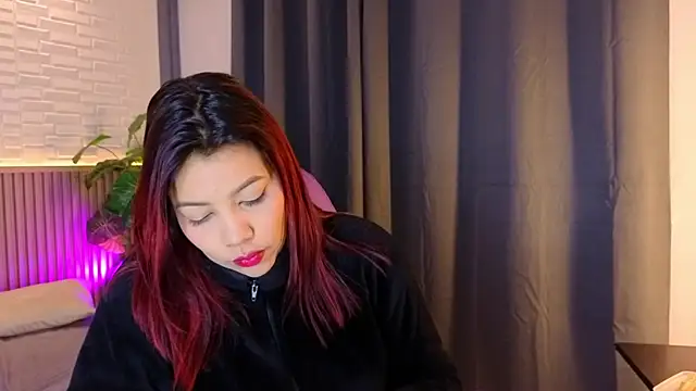 TiffanyWalk online show from 12.02.25