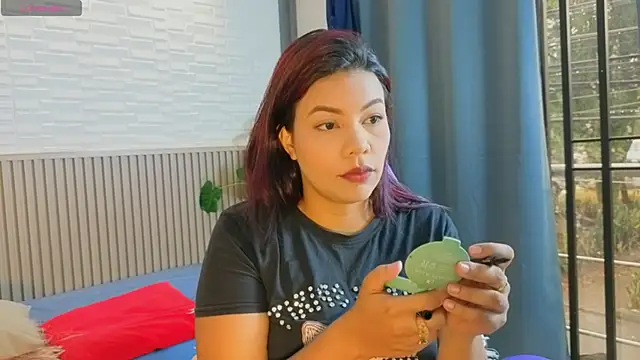 TiffanyWalk online show from 04.16.26