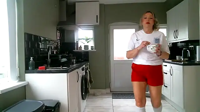MissHoneyPenny online show from 06.17.26