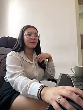 Karen Holmss online show from 03.15.25