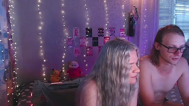 Snapshot of Your_Horny_Friends chatting on 08.05.26 Your Horny Friends online show from 08.05.26