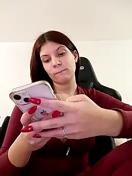 MeCherryy online show from 11.12.25