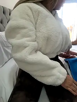 Alyssa 76 online show from 11.21.25