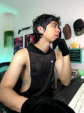 Snapshot of Yaiden_11 chatting on 09.21.25 Yaiden 11 online show from 09.21.25