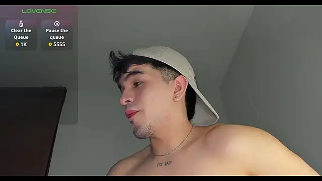 Snapshot of cmzo_ chatting on 10.13.25 cmzo  online show from 10.13.25