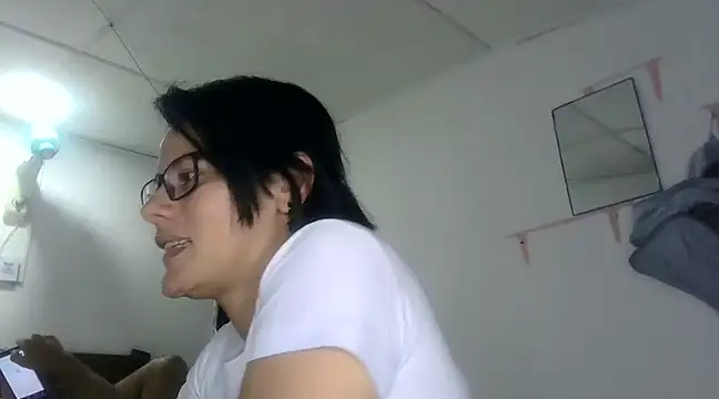 Snapshot of ClinkingTwirp chatting on 03.15.25 ClinkingTwirp online show from 03.15.25