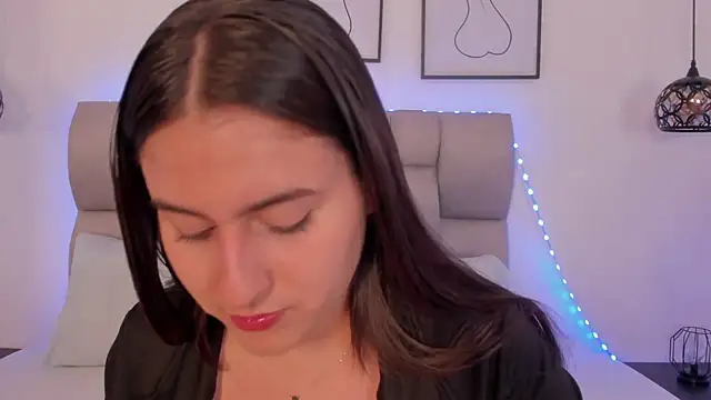 Hanna Evans   online show from 02.04.26