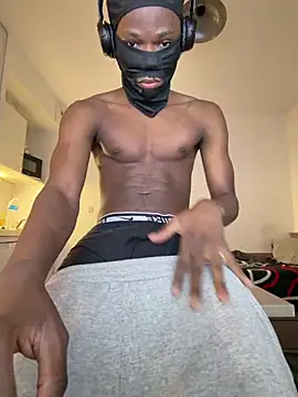 Snapshot of Renoirmonter chatting on 03.31.26 Renoirmonter online show from 03.31.26