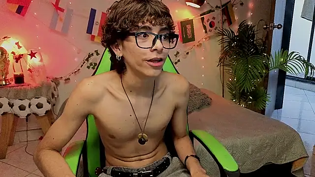 Snapshot of Matty_Sparkk chatting on 07.16.26 Matty Sparkk online show from 07.16.26