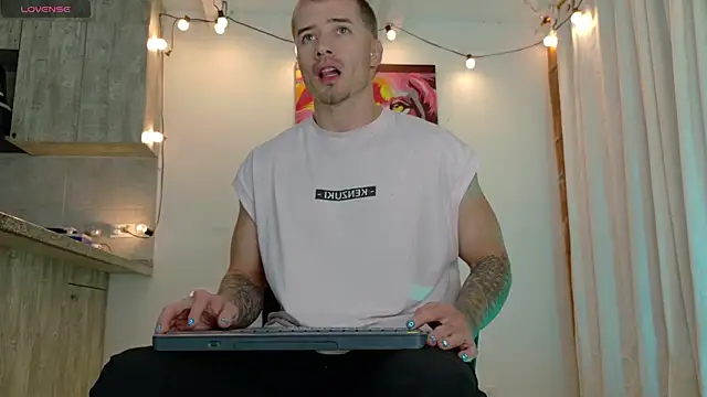 Ryannblue07 online show from 11.19.25