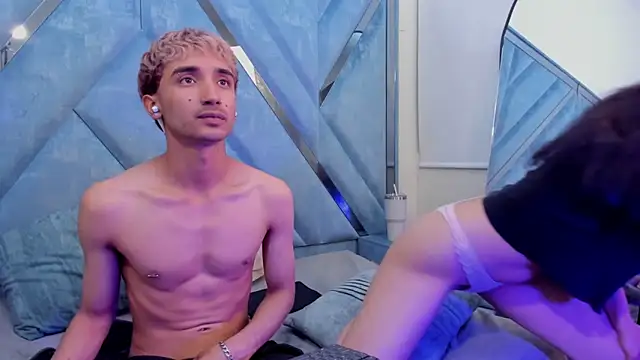 LauryAndNarem69 online show from 12.21.25