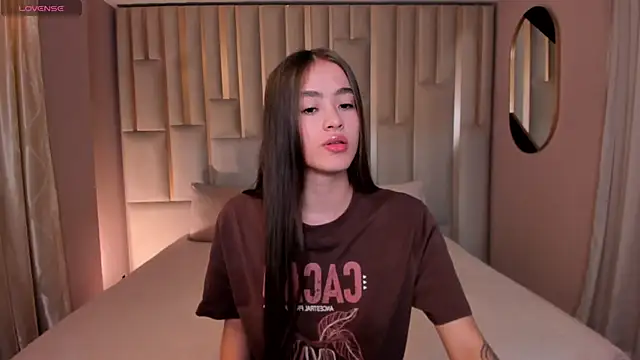 Snapshot of MaiaCollins chatting on 09.20.25 MaiaCollins online show from 09.20.25