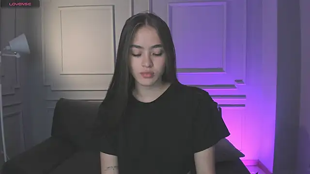 Snapshot of MaiaCollins chatting on 10.12.25 MaiaCollins online show from 10.12.25