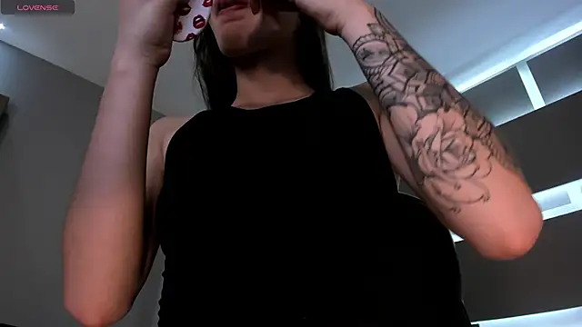 Snapshot of MaiaCollins chatting on 10.20.25 MaiaCollins online show from 10.20.25