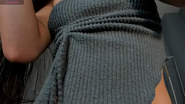 Snapshot of MaiaCollins chatting on 11.20.25 MaiaCollins online show from 11.20.25