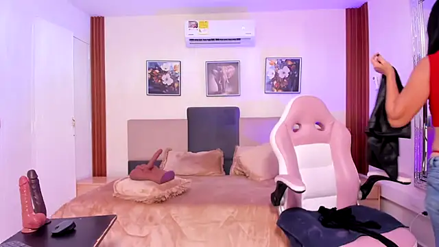 Snapshot of loress_ass_mature chatting on 10.02.25 loress ass mature online show from 10.02.25