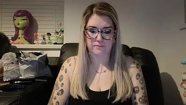 Snapshot of Sizzling_Indie36 chatting on 03.19.26 Sizzling Indie36 online show from 03.19.26