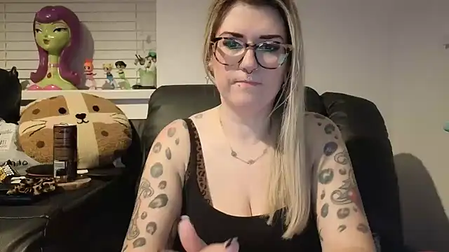 Snapshot of Sizzling_Indie36 chatting on 03.21.26 Sizzling Indie36 online show from 03.21.26