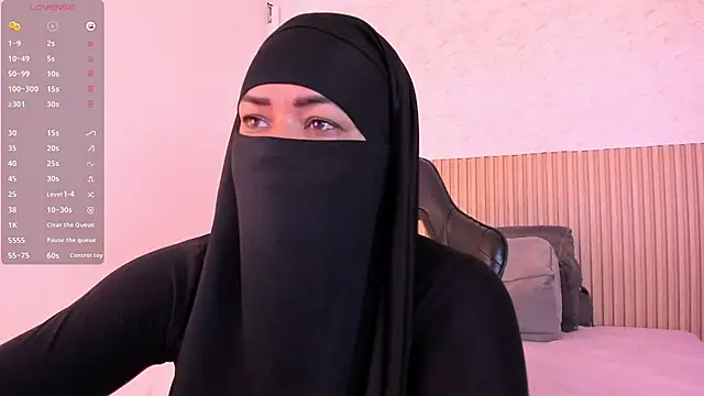 Snapshot of Layla_arabelle chatting on 07.14.26 Layla arabelle online show from 07.14.26