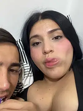 pareja curiosa19 online show from 12.22.25