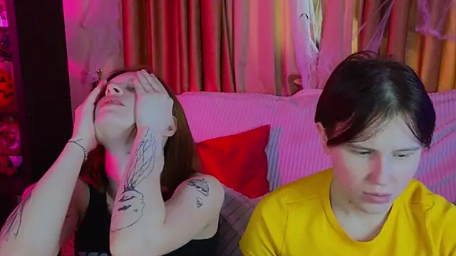 Snapshot of Tara_Lawson chatting on 10.31.25 Tara Lawson online show from 10.31.25