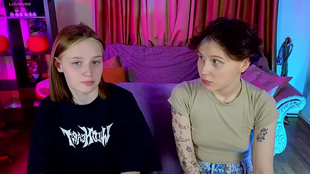 Snapshot of Tara_Lawson chatting on 11.22.25 Tara Lawson online show from 11.22.25