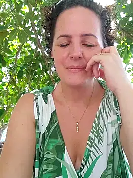 Snapshot of emiliemilf chatting on 04.28.26 emiliemilf online show from 04.28.26