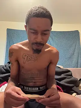 Snapshot of 9blk chatting on 11.23.25 9blk online show from 11.23.25