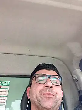 Snapshot of Maurzio@xh chatting on 04.16.26 Maurzioxh online show from 04.16.26