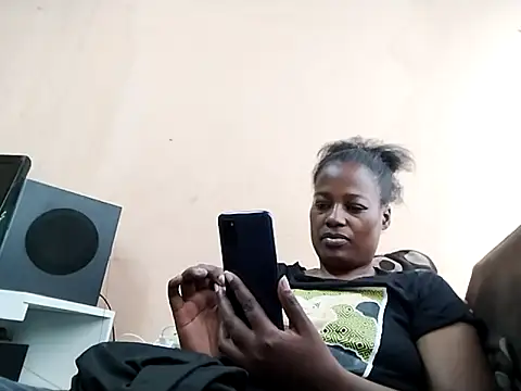 Snapshot of sexylira chatting on 06.19.26 sexylira online show from 06.19.26