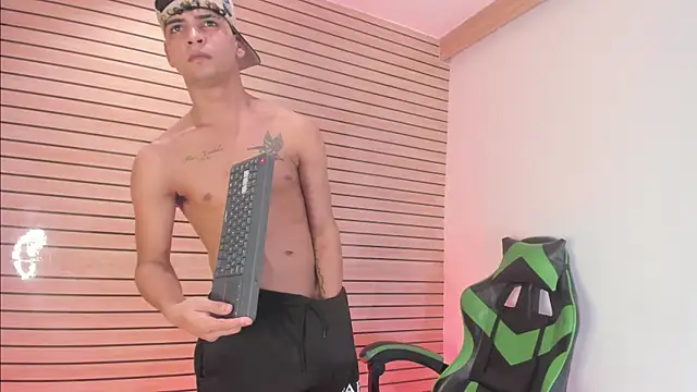 317894 online show from 04.15.26