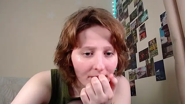 Snapshot of c0ralynx chatting on 03.18.25 c0ralynx online show from 03.18.25