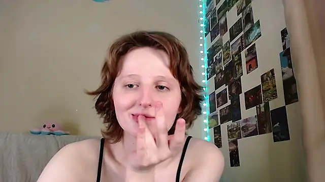 Snapshot of c0ralynx chatting on 03.19.25 c0ralynx online show from 03.19.25