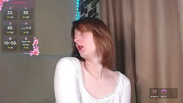 Snapshot of c0ralynx chatting on 09.16.25 c0ralynx online show from 09.16.25