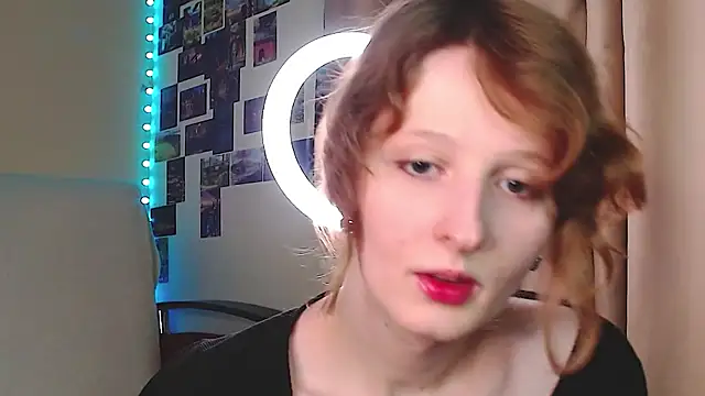 Snapshot of c0ralynx chatting on 09.18.25 c0ralynx online show from 09.18.25