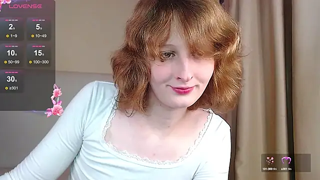 Snapshot of c0ralynx chatting on 10.04.25 c0ralynx online show from 10.04.25