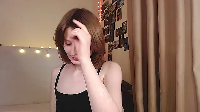 Snapshot of c0ralynx chatting on 10.10.25 c0ralynx online show from 10.10.25