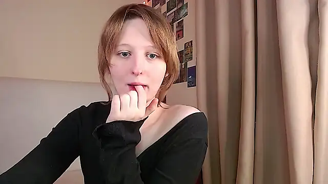 Snapshot of c0ralynx chatting on 10.11.25 c0ralynx online show from 10.11.25