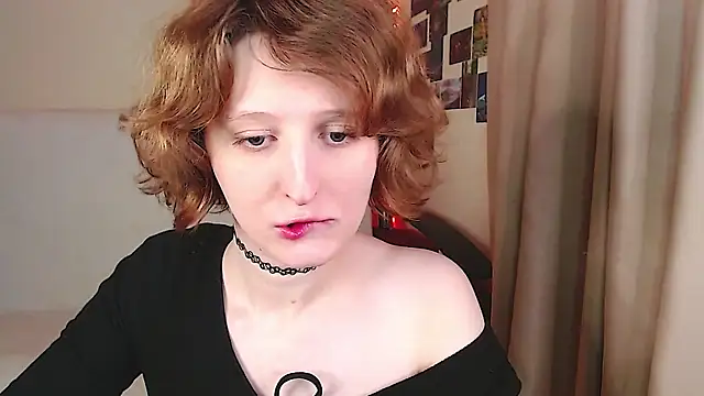 Snapshot of c0ralynx chatting on 10.22.25 c0ralynx online show from 10.22.25